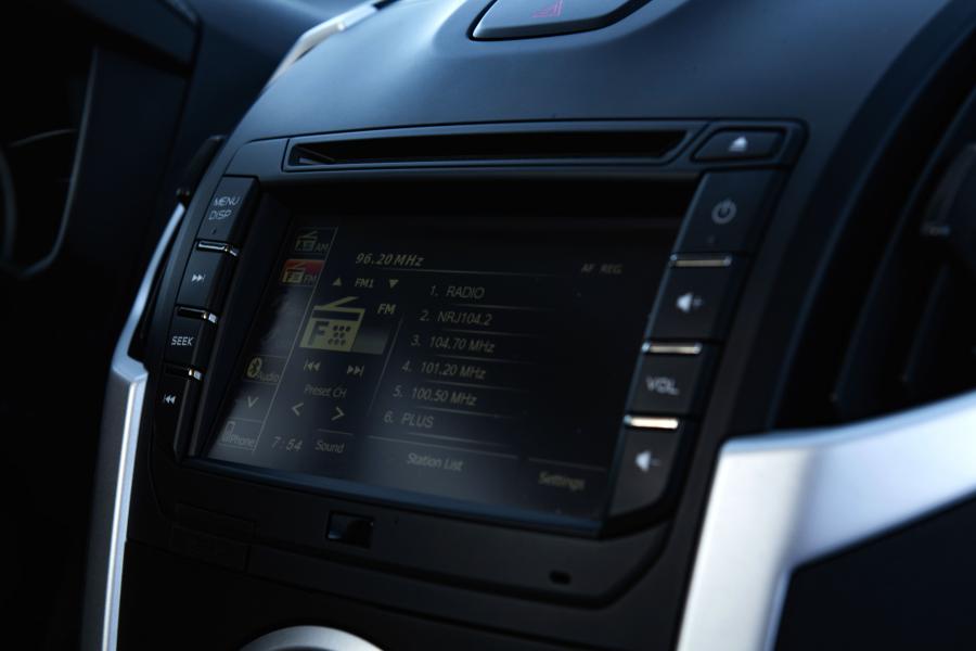 Детали интерьера Isuzu D-Max Double Cab 2019 года  (RU) (фото 13 из 25)